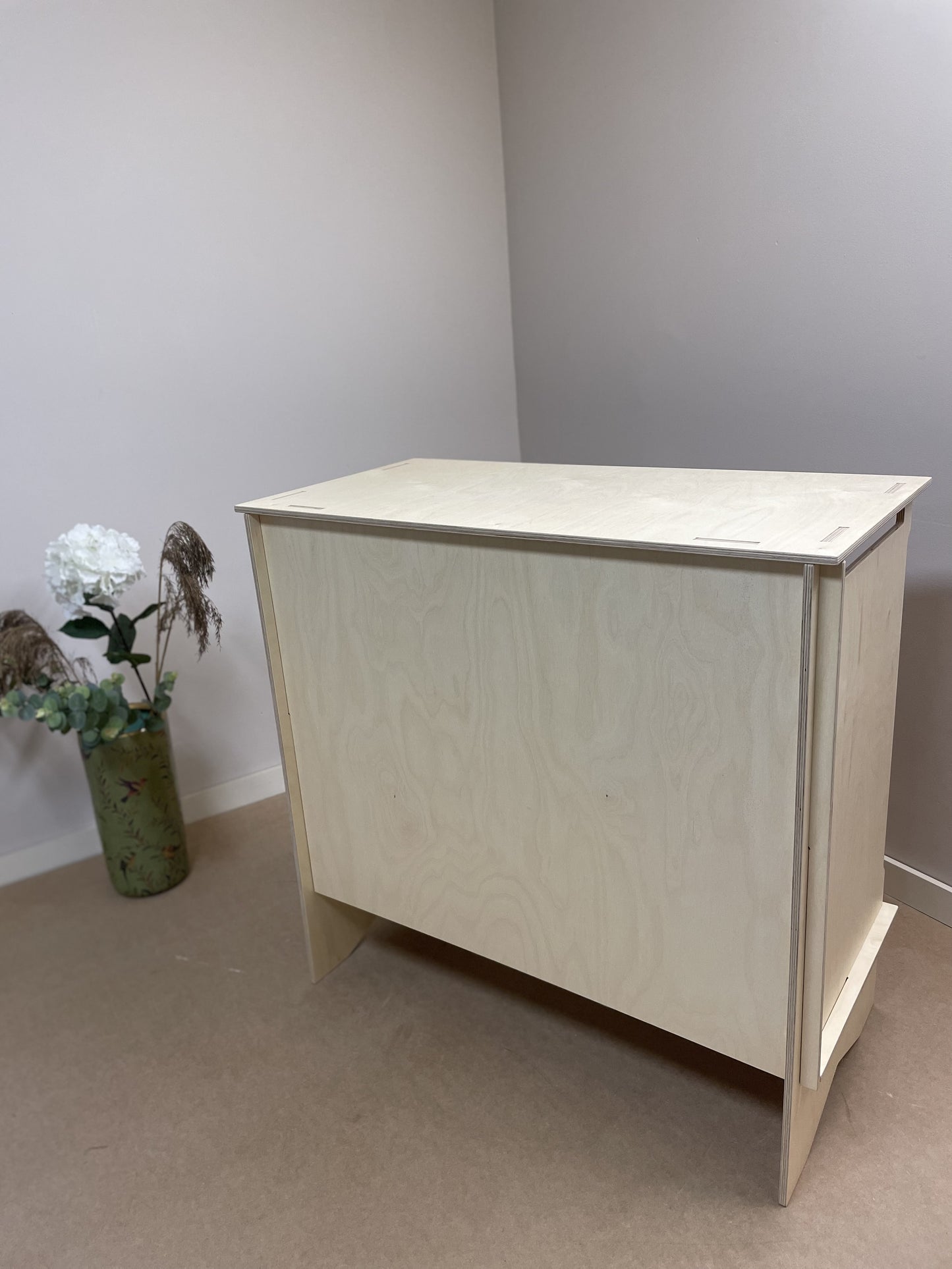 Eco-Friendly Display Cart, Modern Retail Kiosk, Sleek Design Stand, Contemporary Vendor Booth, Minimalist Pop-Up Store, Industrial Style Cart, Rustic Market Stall Mobile Food Stall, Portable Beverage Bar, Street Food Cart, Outdoor Vendor Booth, Roadside Produce Stand, Gourmet Pop-Up Kitchen, Artisan Market Stand